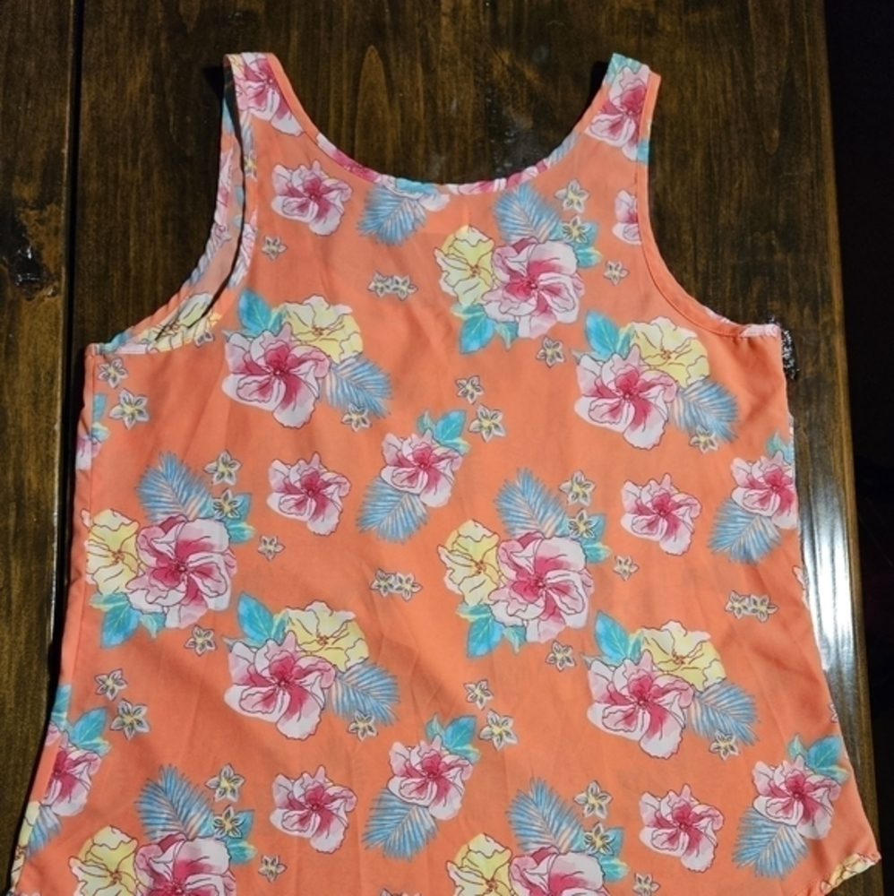 M Floral Peach TankTop‎ - Picture 2 of 3